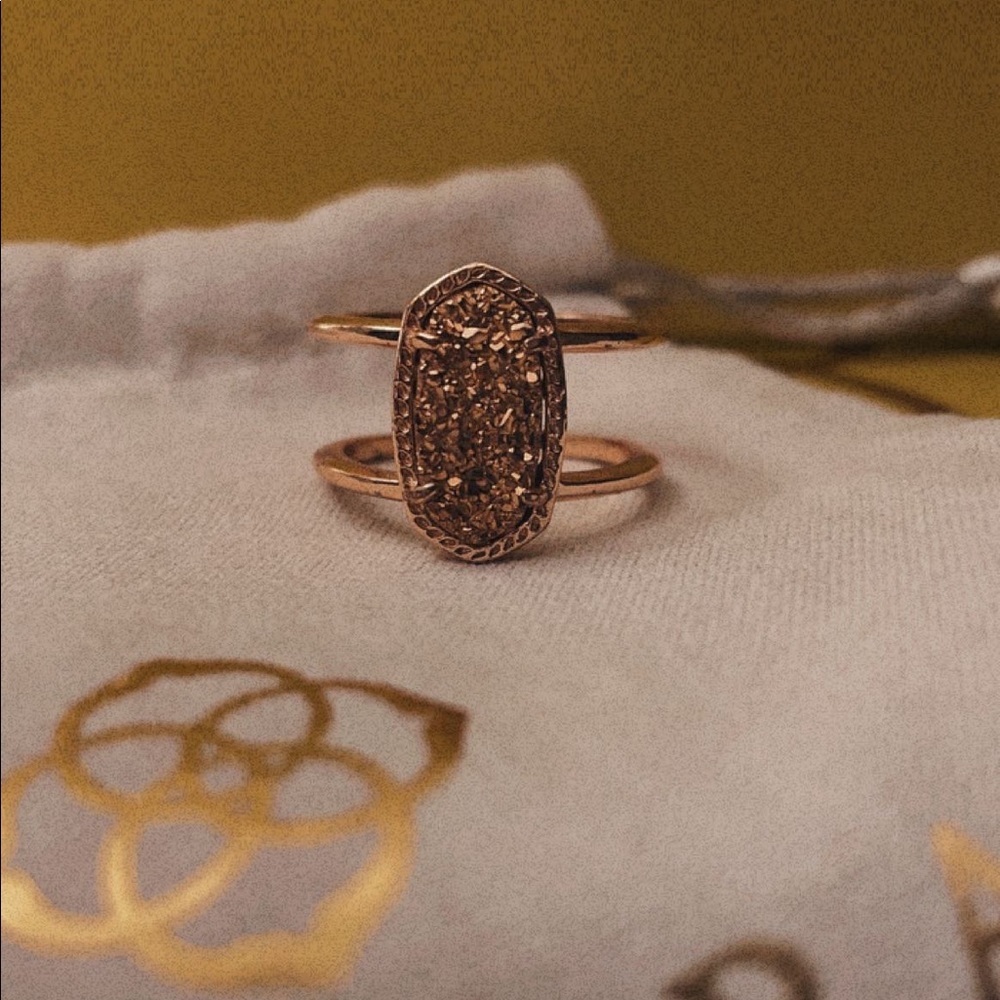 Super cute KENDRA SCOTT!